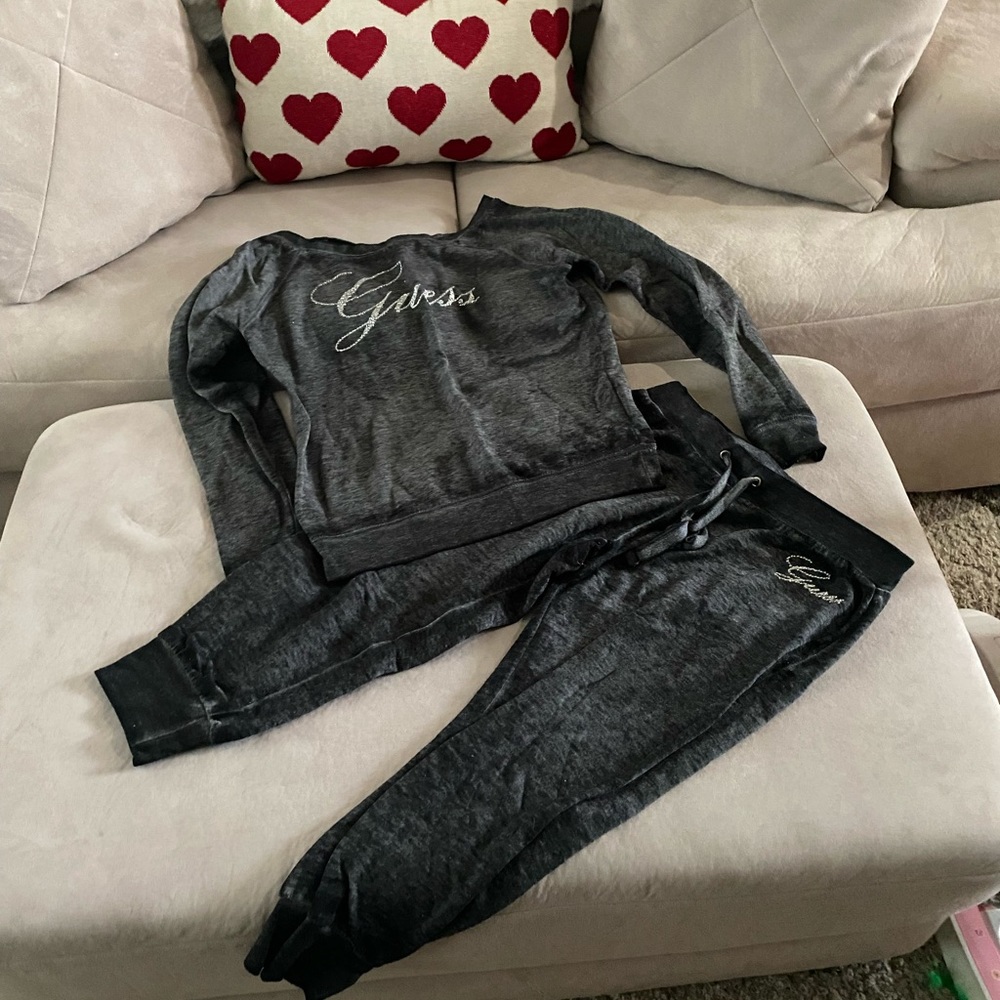 dark gray guess brand sweat suit